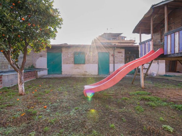 appartamento in vendita a Roma in zona Giardini di Corcolle