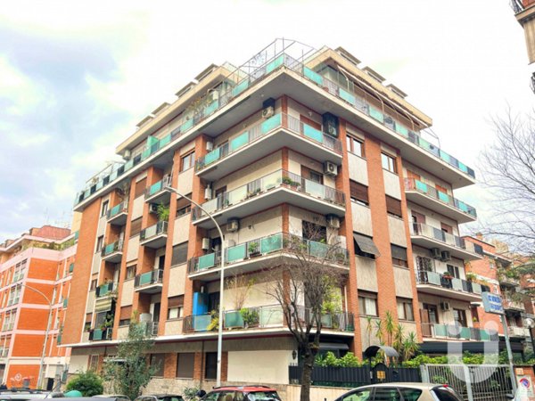 appartamento in vendita a Roma in zona Ardeatino