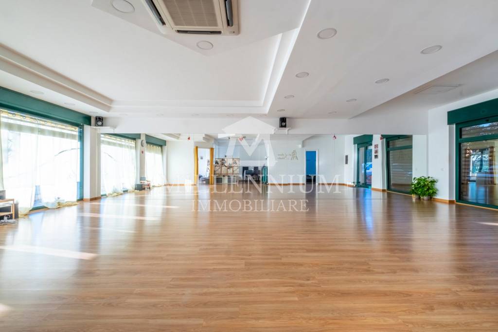 negozio in vendita a Roma in zona Osteria del Curato