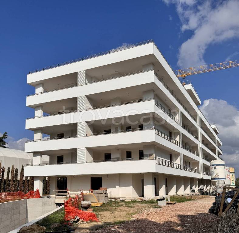 appartamento in vendita a Roma in zona Colle del Sole