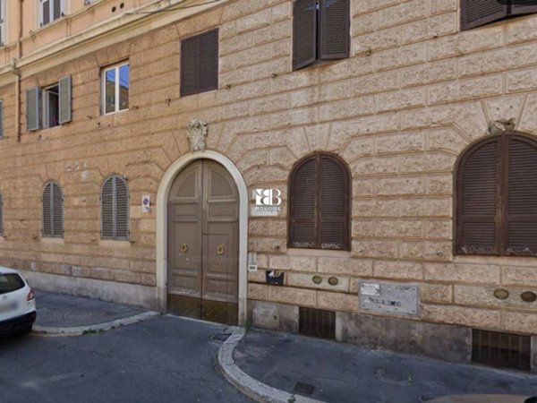 locale commerciale in vendita a Roma in zona Castro Pretorio