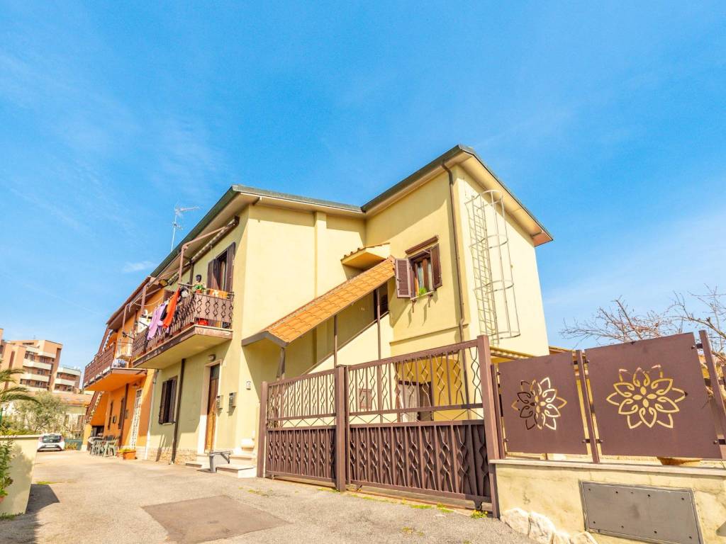 casa indipendente in vendita a Roma in zona Tor de' Cenci