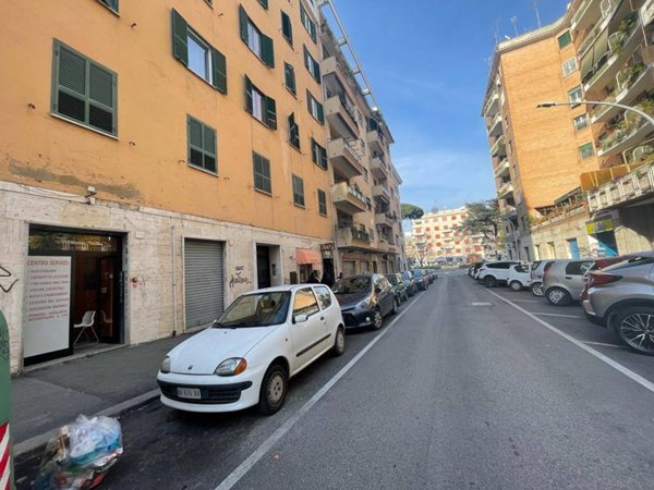 negozio in vendita a Roma in zona Appio Latino