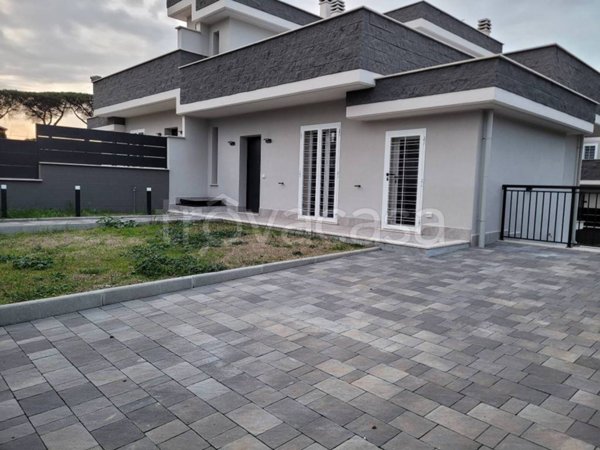 casa indipendente in vendita a Roma in zona Valle Santa