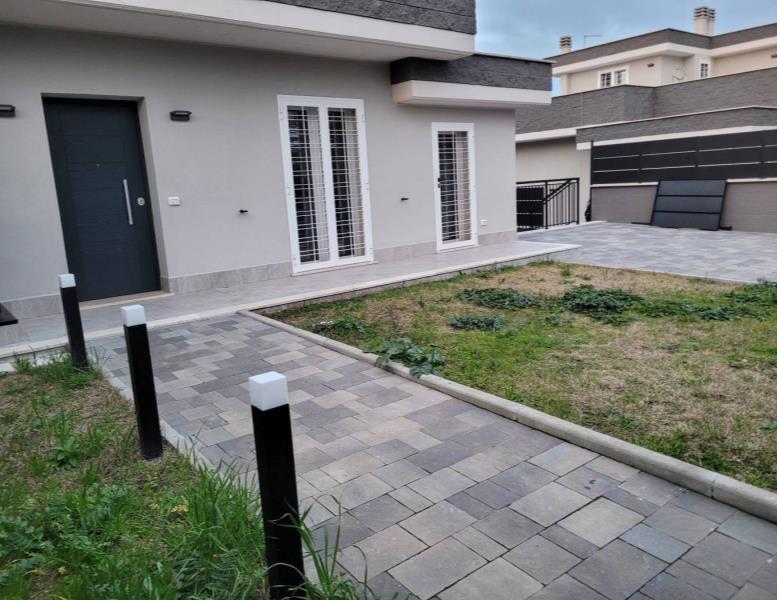 casa indipendente in vendita a Roma in zona Valle Santa