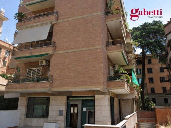 negozio in vendita a Roma in zona Appio Latino
