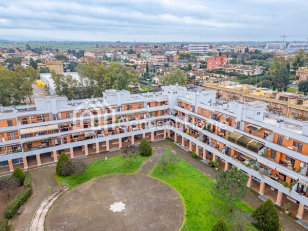 negozio in vendita a Roma in zona Trigoria