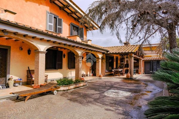 casa indipendente in vendita a Roma in zona Casal Palocco