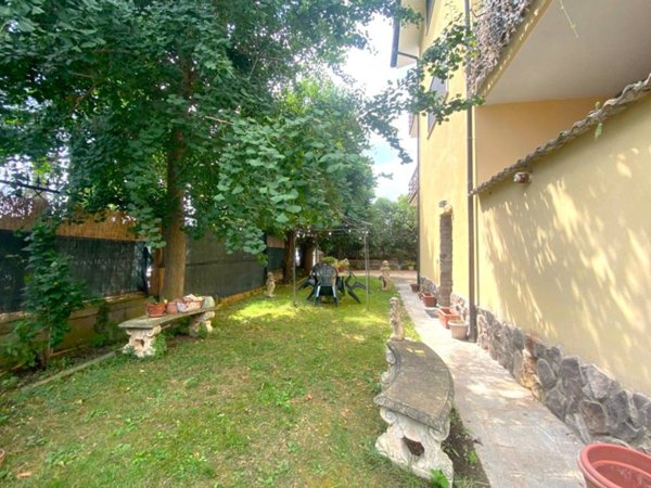 casa indipendente in vendita a Roma in zona Finocchio