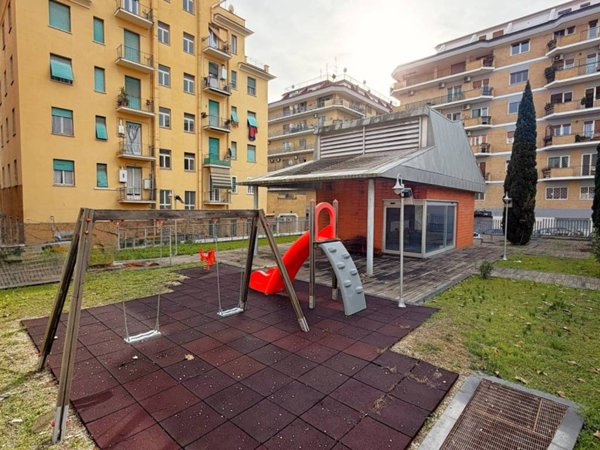 locale commerciale in vendita a Roma in zona Portuense