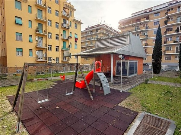 locale commerciale in vendita a Roma in zona Portuense