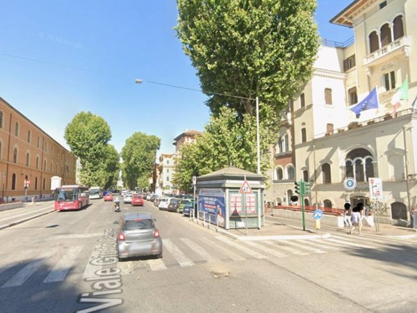 negozio in vendita a Roma in zona Rione Prati