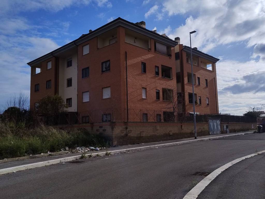 appartamento in vendita a Roma in zona Ponte di Nona