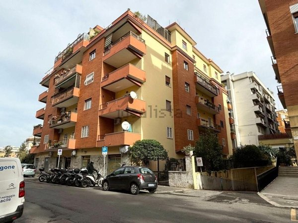 appartamento in vendita a Roma in zona Gianicolense