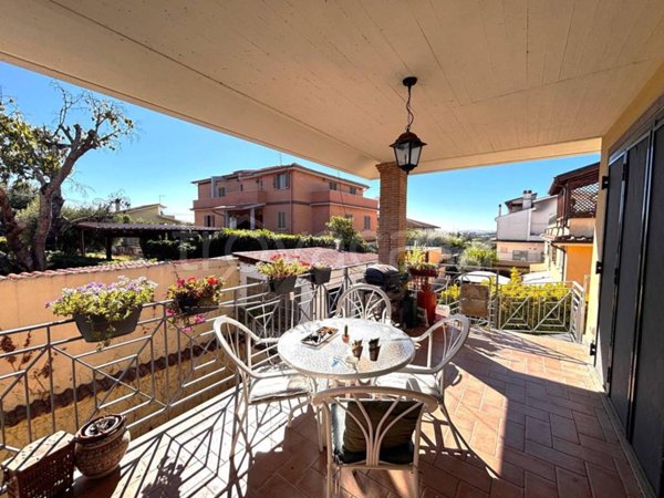 casa indipendente in vendita a Roma in zona Valle Muricana