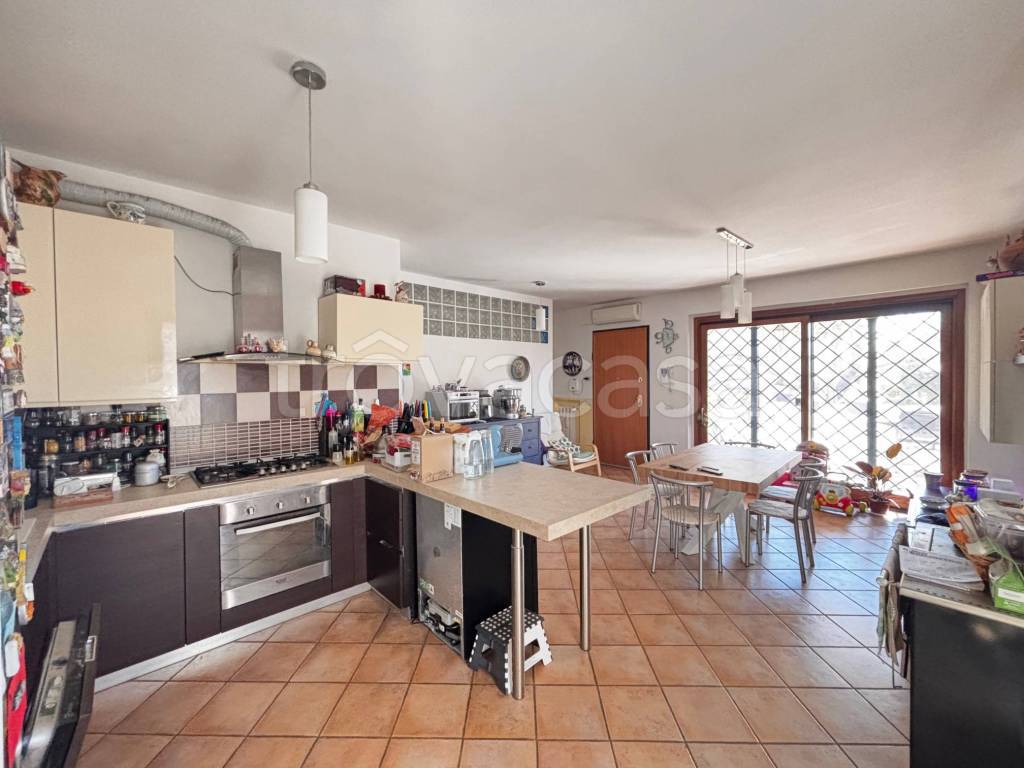 casa indipendente in vendita a Roma in zona Valle Muricana