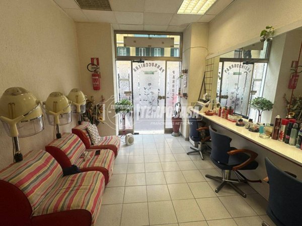 negozio in vendita a Roma in zona Tuscolano