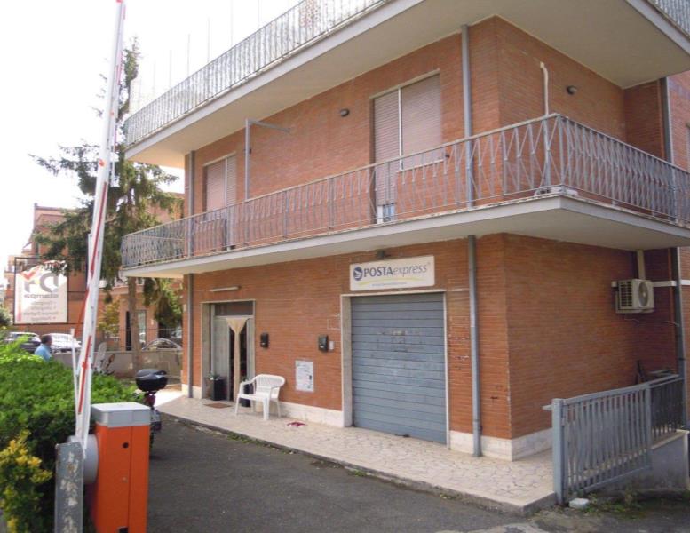 locale commerciale in vendita a Roma in zona Grottarossa
