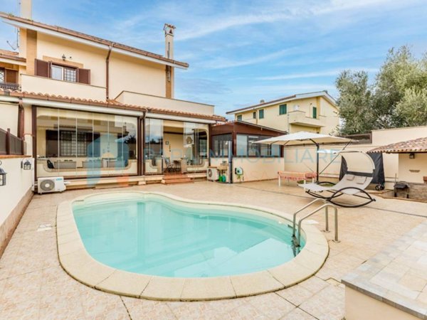 casa indipendente in vendita a Roma in zona Castel di Leva