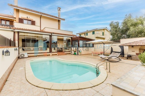 casa indipendente in vendita a Roma in zona Castel di Leva