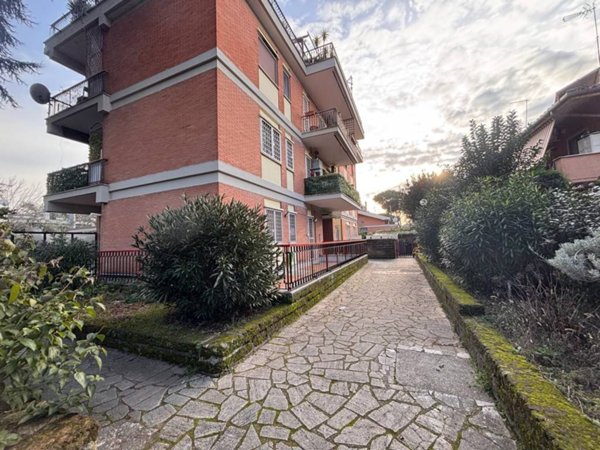 appartamento in vendita a Roma in zona Casal Morena