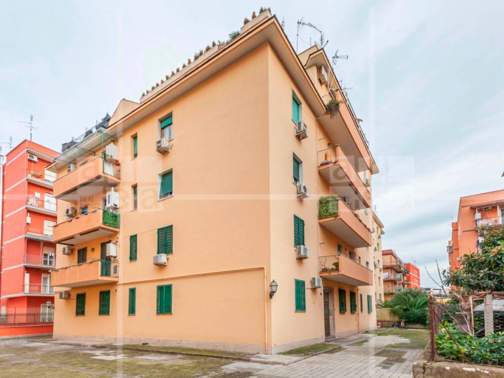 appartamento in vendita a Roma in zona Prenestino-Centocelle