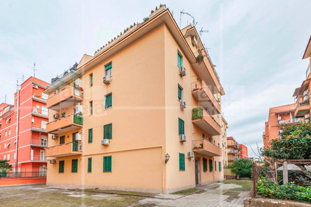 appartamento in vendita a Roma in zona Prenestino-Centocelle