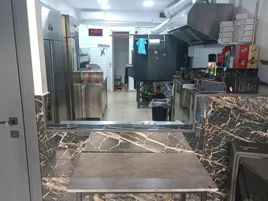 negozio in vendita a Roma in zona Torre Maura