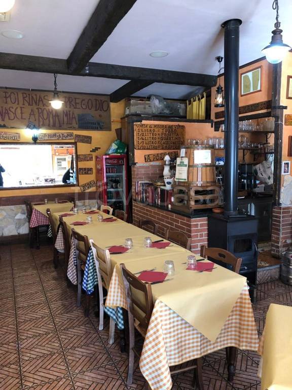 negozio in vendita a Roma in zona Acilia