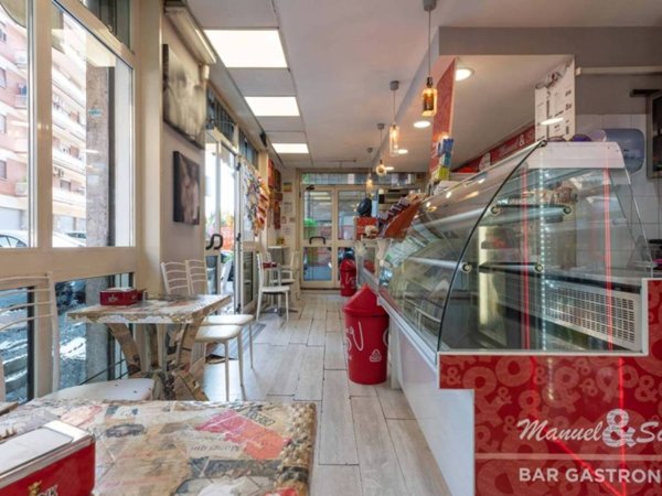 negozio in vendita a Roma in zona Collatino