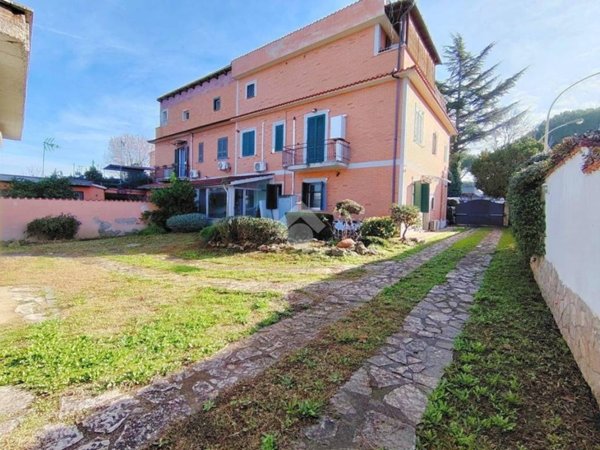 appartamento in vendita a Roma in zona Acilia
