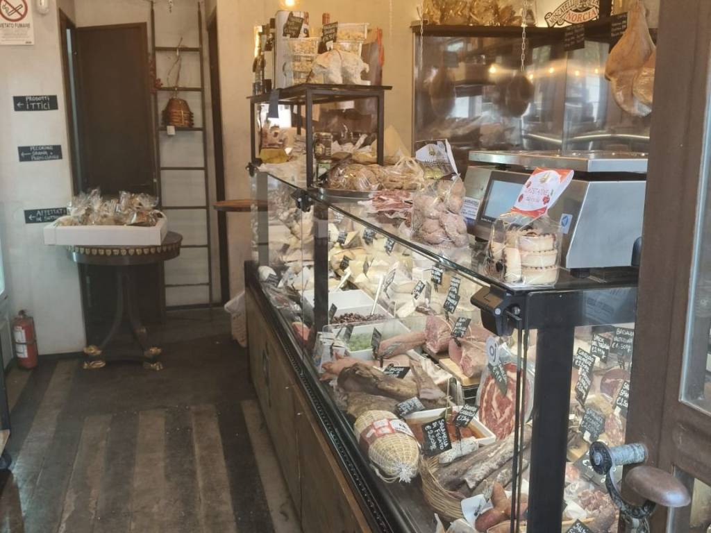 negozio in vendita a Roma in zona Monte Sacro/Talenti