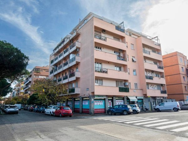 negozio in vendita a Roma in zona Ostia