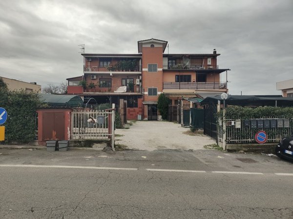 appartamento in vendita a Roma in zona Osteria del Curato