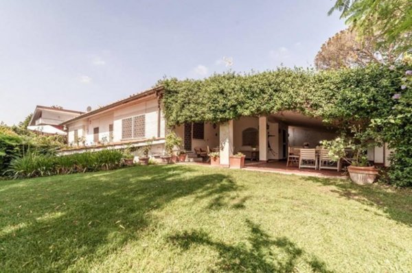 casa indipendente in vendita a Roma in zona Massimina/Casal Lumbroso