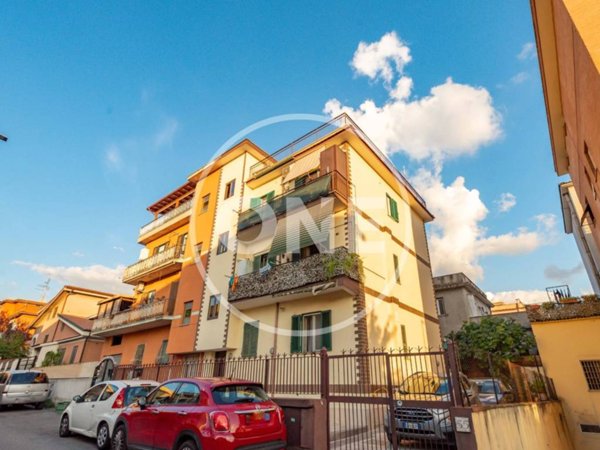 appartamento in vendita a Roma in zona Torre Angela