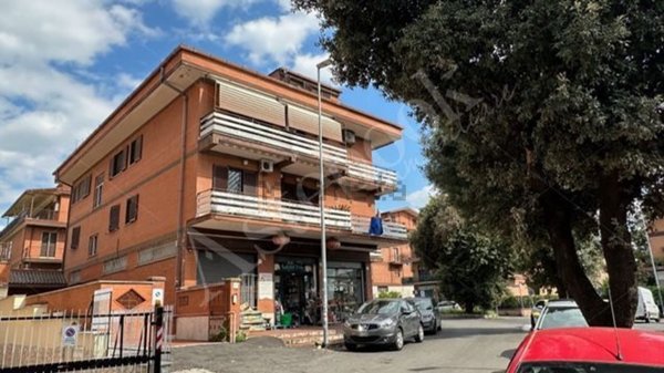appartamento in vendita a Roma in zona Colle Prenestino
