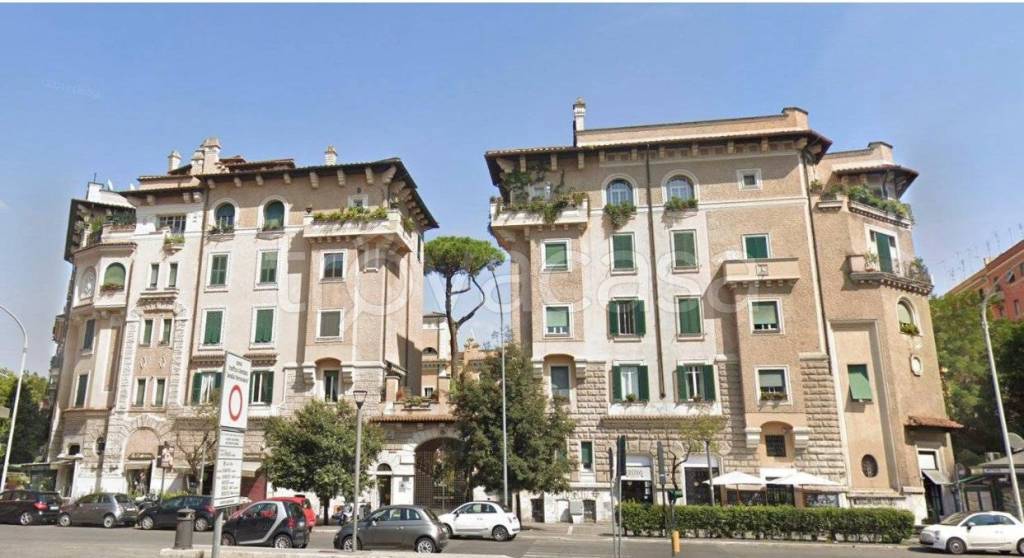 appartamento in vendita a Roma in zona Appio Latino