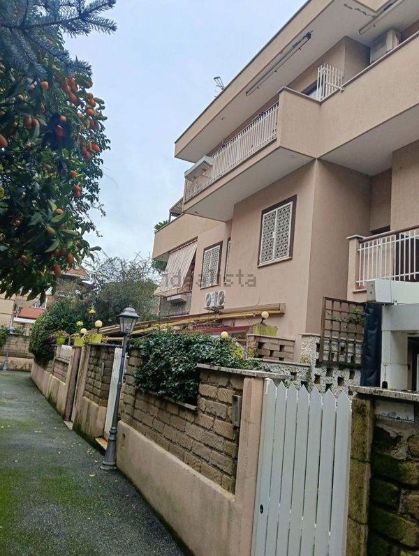 casa indipendente in vendita a Roma in zona Torre Gaia