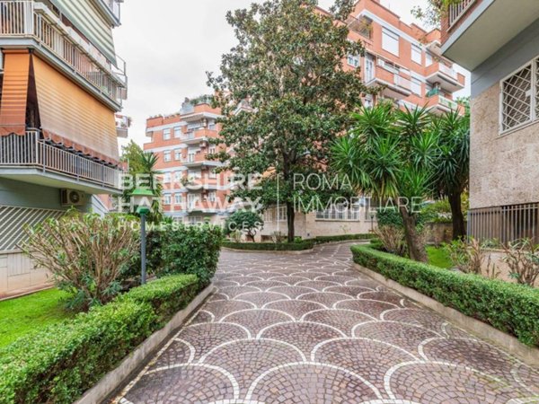 appartamento in vendita a Roma in zona Ardeatino