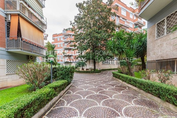 appartamento in vendita a Roma in zona Ardeatino