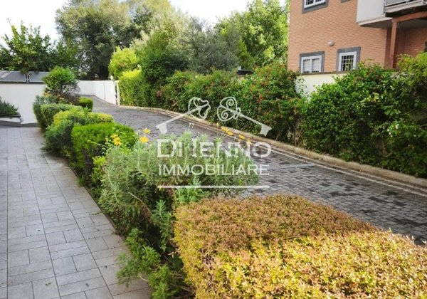 appartamento in vendita a Roma in zona Selva Candida
