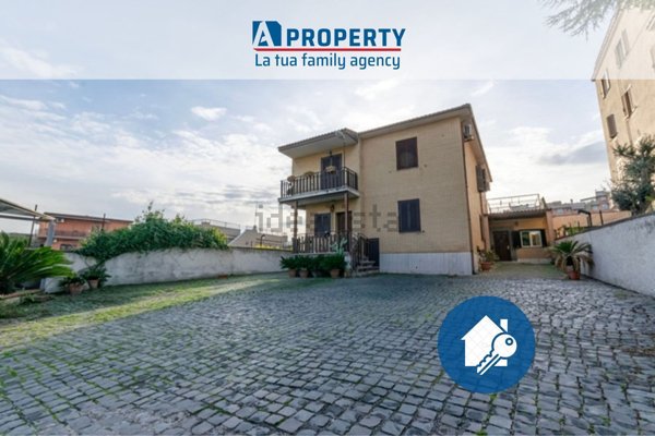 appartamento in vendita a Roma in zona Torre Maura