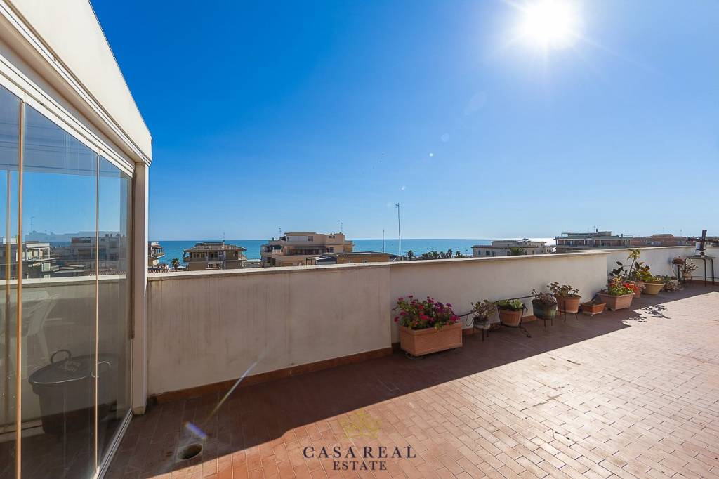 appartamento in vendita a Roma in zona Ostia