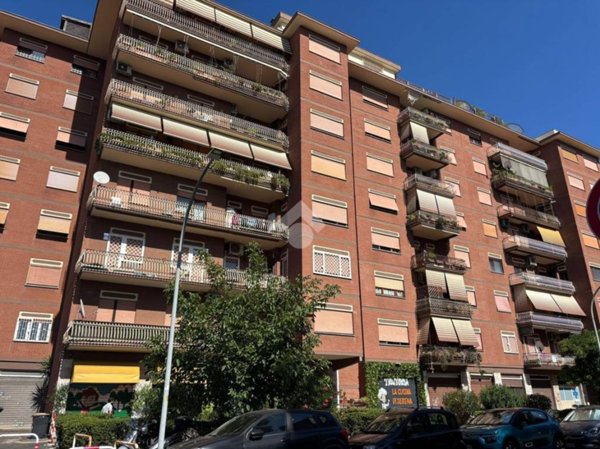 appartamento in vendita a Roma in zona Cinecittà