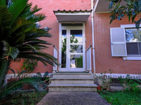 casa indipendente in vendita a Roma in zona Acilia