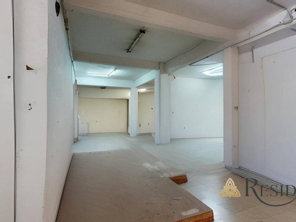 locale commerciale in vendita a Roma in zona Torre Maura