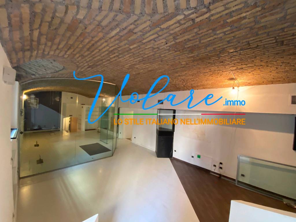 negozio in vendita a Roma in zona Ludovisi/Sallustiano