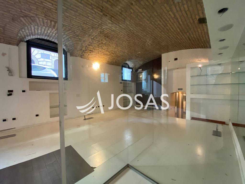 negozio in vendita a Roma in zona Ludovisi/Sallustiano