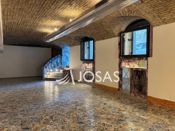 negozio in vendita a Roma in zona Ludovisi/Sallustiano